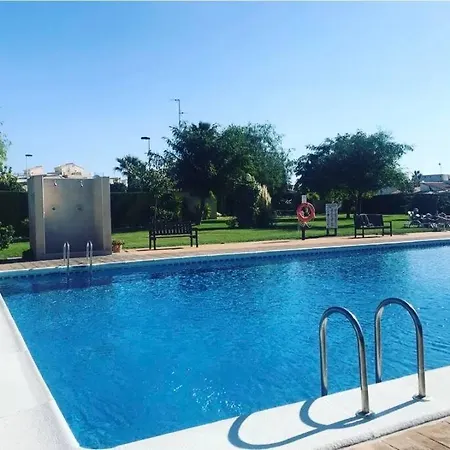 Relaxing Lakeside With Swimming Pool *